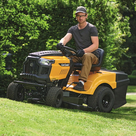 Cub Cadet LT2 NS 92 - boczny wyrzut z pługiem