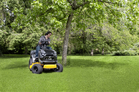 Traktorek ogrodowy Cub Cadet LT2 R92 Hydrostat