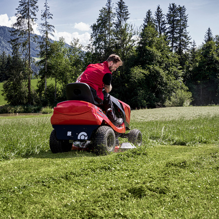 Traktorek ogrodowy T22-111.3 HDS-A V2 Boczny Wyrzut 2 Cylindry