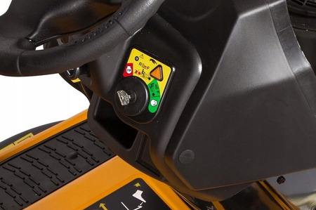 Cub Cadet LT3 PS 107 - boczny wyrzut z pługiem